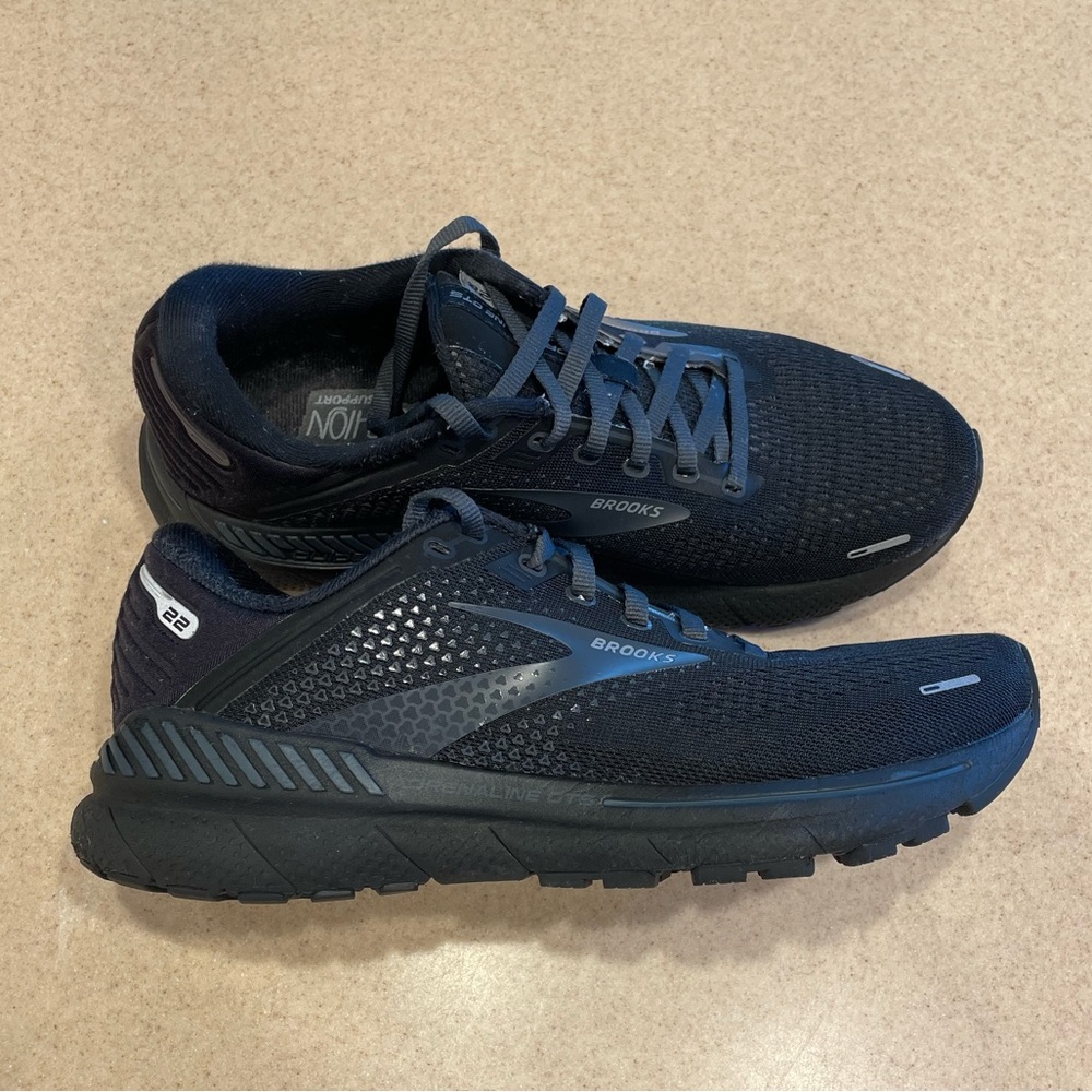 Barely worn  BROOKS Adrenaline GTS 22